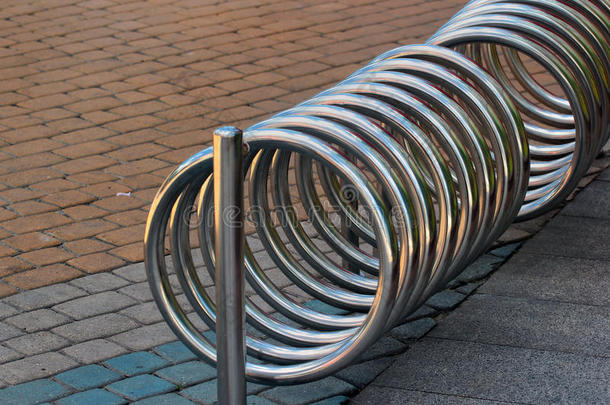 金属螺旋关于空的自行车台