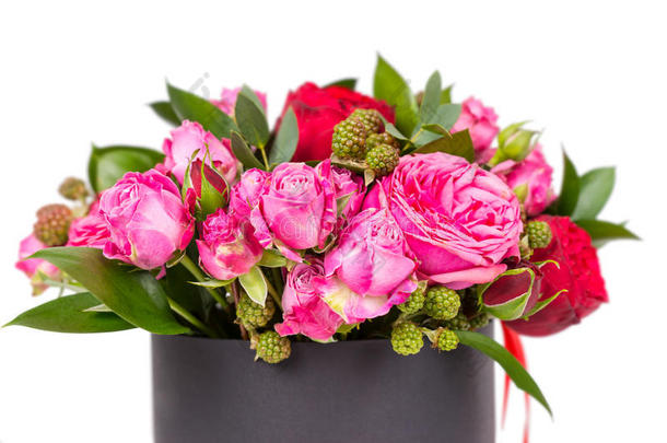 关在上面关于可爱的花束关于粉红色的和红色的玫瑰隔离的向whiteiron白铁