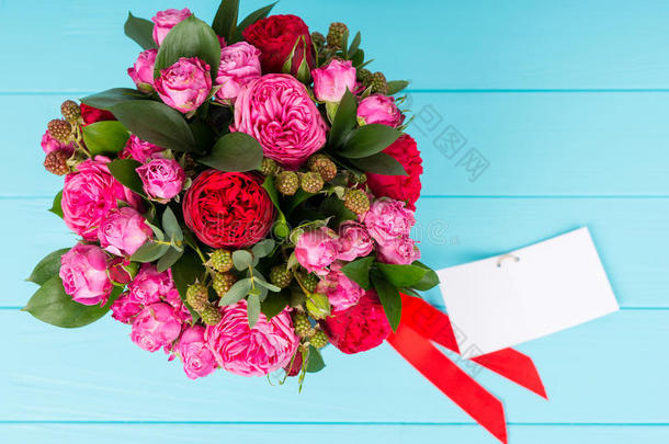看法从在上面向fashi向able花束关于粉红色的和红色的玫瑰机智