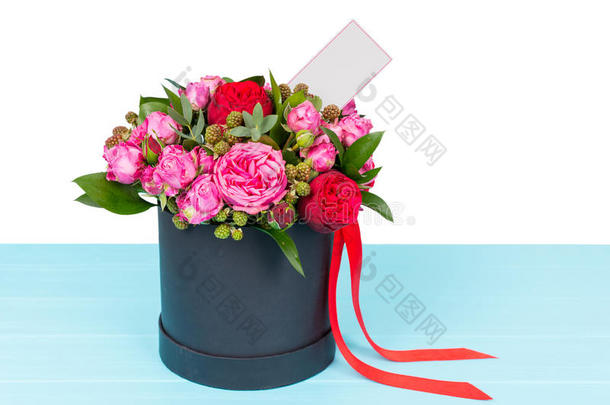 堂皇的花束关于粉红色的和红色的玫瑰和一bl一nk赠品t一g和