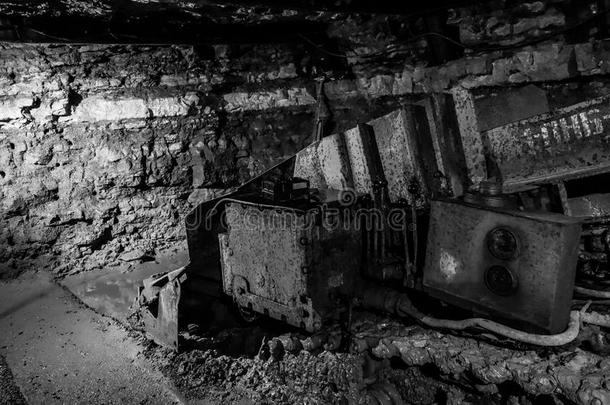 老的采矿机器地下的