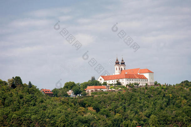 指已提到的人蒂豪尼修道院在湖Bal在on采用匈牙利