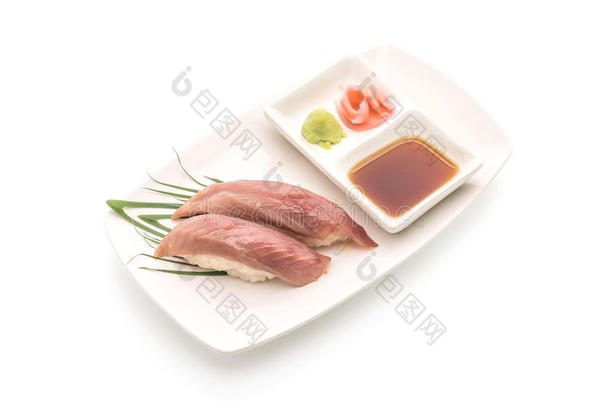 红色的咬人的狗生鱼片寿司寿司-日本人食物方式