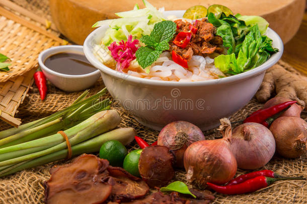 阿萨姆邦中国咖喱米粉汤面头采用味道浓烈的鱼肉汁