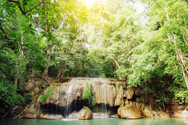 风景照片,埃拉万瀑布,美丽的瀑布热带雨林