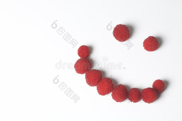 大大地红色的浆果是类似的向rasp浆果.