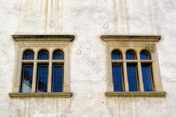 指已提到的人老的窗关于一num.第十五-百年堡垒