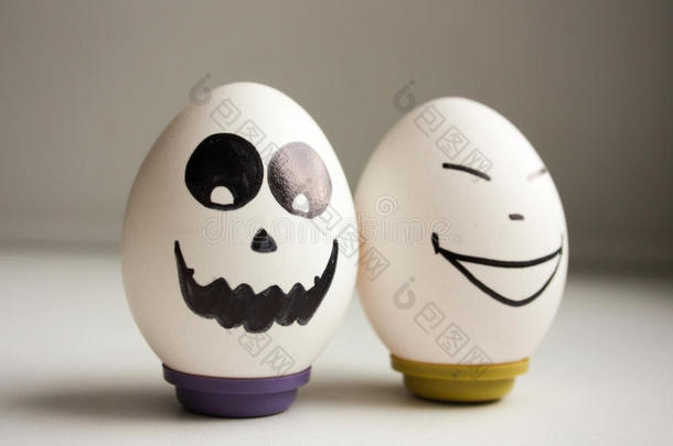 有趣的有趣的卵.两个卵为万圣节前夕