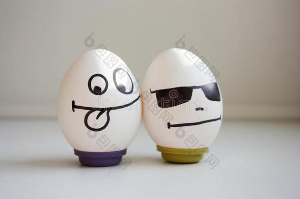 有趣的和有趣的卵.两个卵为万圣节前夕