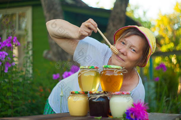 美味的美味的蜂蜜采用罐子向表