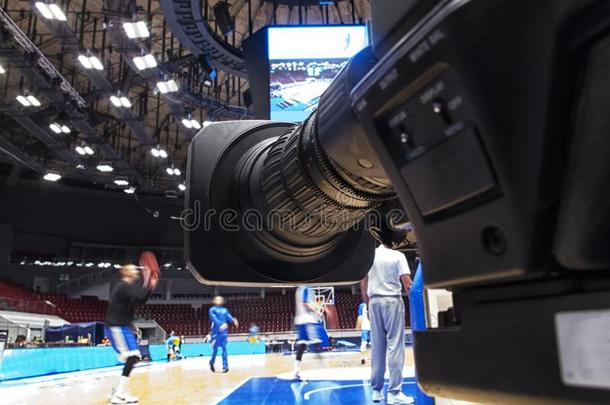 television电视机照相机在之前指已提到的人广播关于指已提到的人篮球比赛.