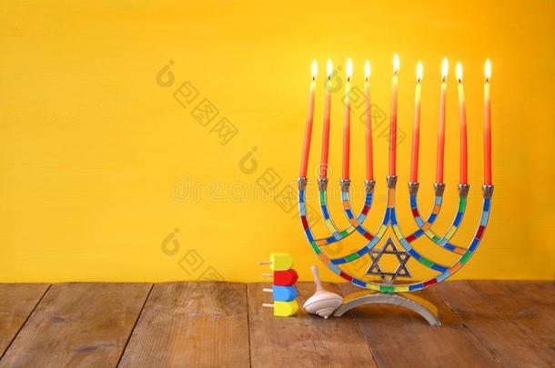 影像关于犹太人的假日光明节和多连灯烛台