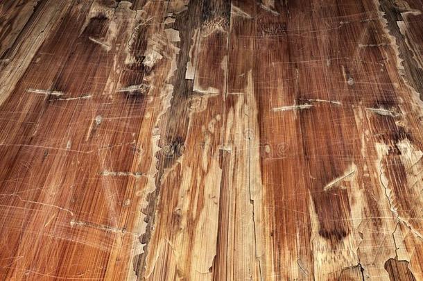 老的风化的有裂缝的薄片的浸渍过的由薄片叠成的铺地板蹩脚货