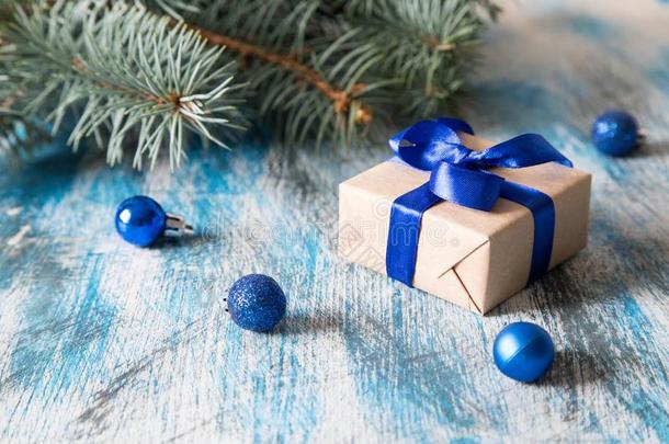 圣诞节卡片和赠品有包装的和圣诞节装饰