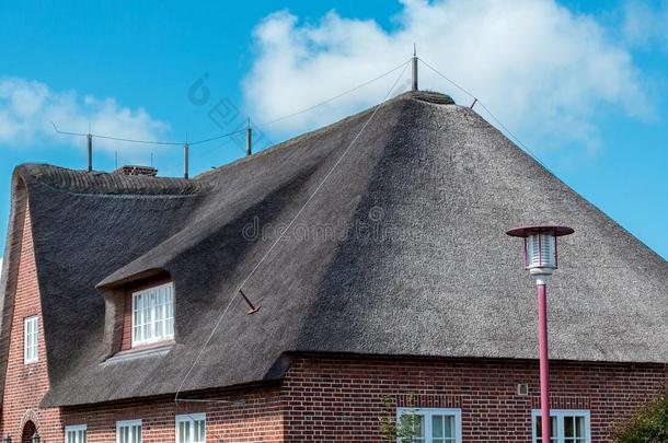 茅草盖的屋顶