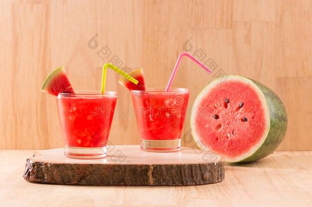 玻璃关于健康的西瓜果汁采用夏季