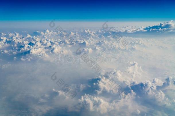 美丽的风景关于地球云和蓝色地平线