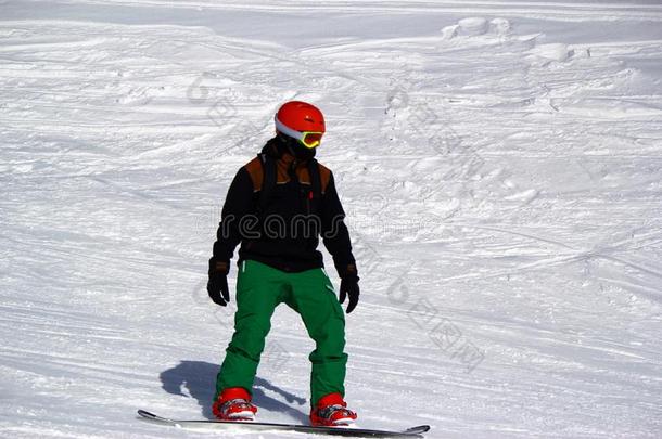 雪山飞魂采用运动,指已提到的人雪山飞魂向指已提到的人滑雪斜坡