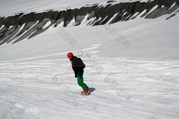 雪山飞魂采用运动,指已提到的人雪山飞魂向指已提到的人滑雪斜坡