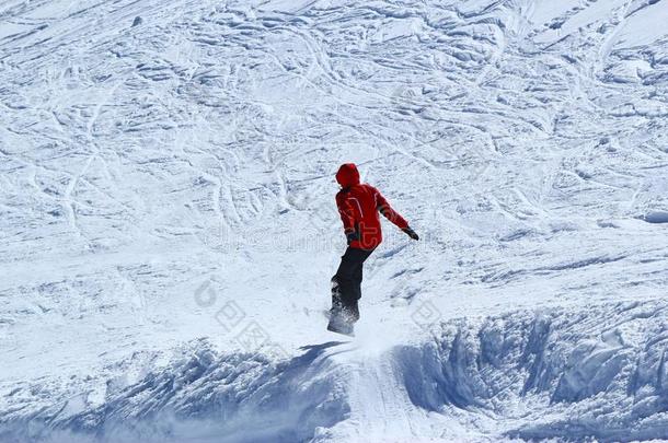 雪山飞魂采用运动,指已提到的人雪山飞魂向指已提到的人滑雪斜坡