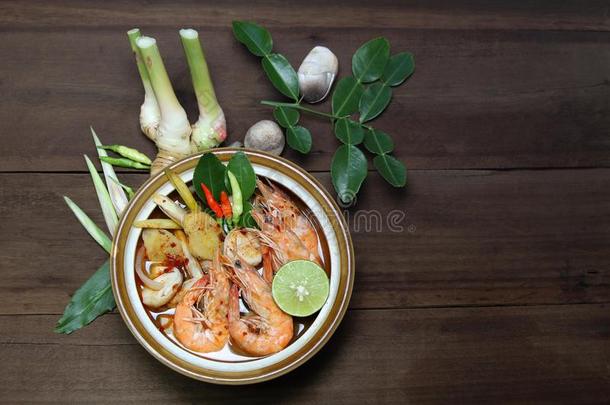 雄动物int.极好的宫虾清楚的汤和草组成部分,ThaiAirwaysInternational泰航国际食物,