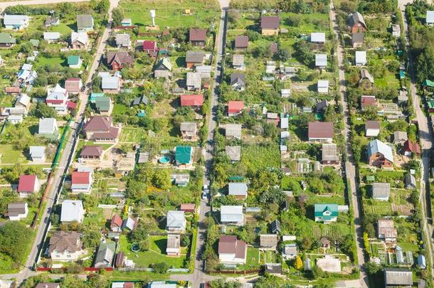 在上面看法关于国家住宅采用郊区村民