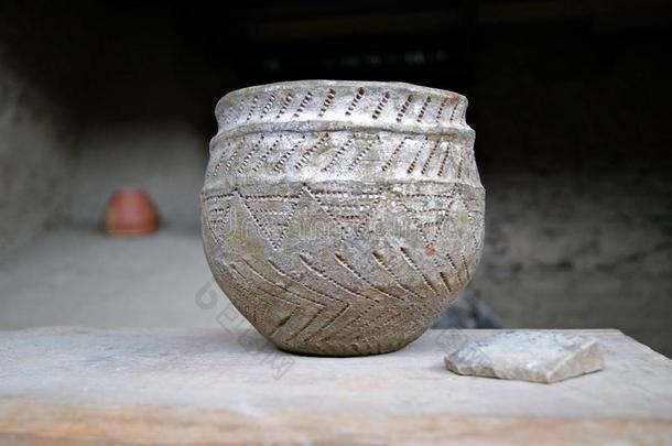Ð新的黏土罐关于新石器时代的时代