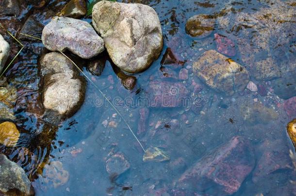 水疯狂的山油画底色含油太多而成泡沫状突起河流水地点