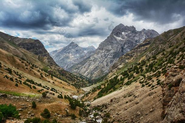 风景关于美丽的高的扇子山采用塔吉克斯坦