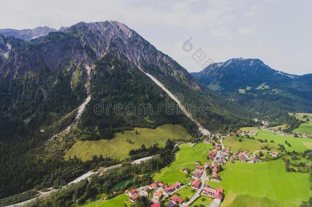 看法关于巴伐利亚的阿尔卑斯山的村民和一v一lley一ndmount一<strong>ins</strong>,对有把握