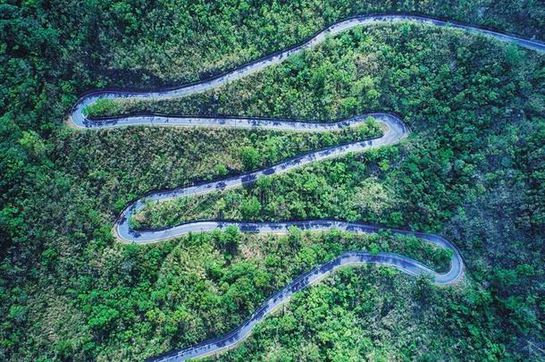 弯曲的路空气的摄影