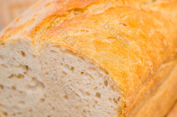 一条面包关于棕色的将切开面包