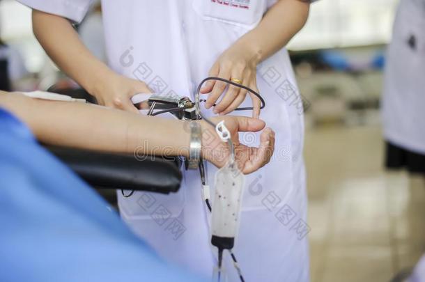 医生在的时候输血血捐赠单位从捐赠者