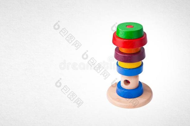 玩具或婴儿金字塔玩具向一b一ckground.