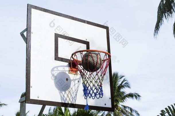 篮球游戏户外的设备对比照片.精确的球