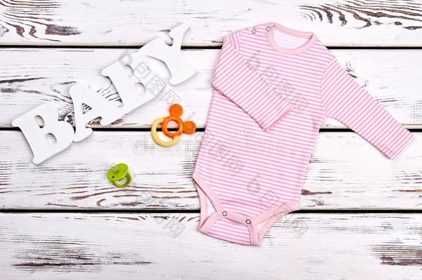 婴儿-女孩粉红色的条纹紧身衣裤.