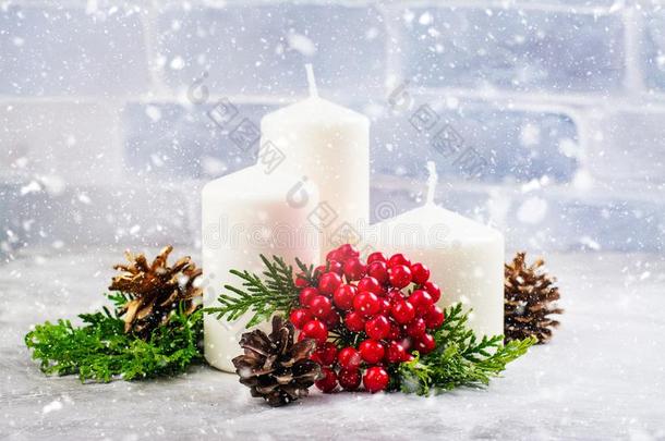 圣诞节作文和蜡烛和雪松树枝