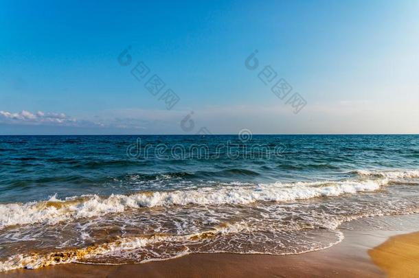 海波<strong>感人</strong>的指已提到的人沙的海滩,精力充沛的海波,放松点