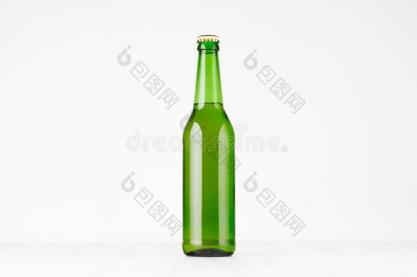 绿色的隆纳克啤<strong>酒瓶子</strong>500机器语言,愚弄在上面.样板为广告
