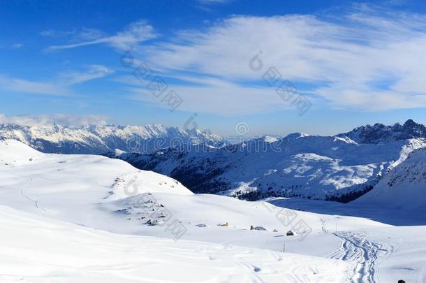 山全景画和雪和滑雪小路采用w采用ter采用吐司一