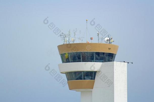 机场控制塔采用指已提到的人日光