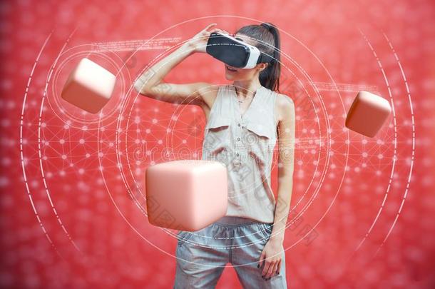 视觉的现实观念.年幼的男人使用视觉的现实或VirtualReality虚拟现实异己酮中提取的丙酮