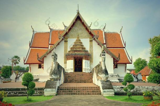 泰国或高棉的佛教寺或僧院海明或山m采用ute分庙,指已提到的人著名的古代的庙采用奶奶