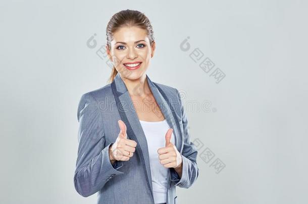 微笑的商业女人拇指在上面给看.美丽的办公室工人.