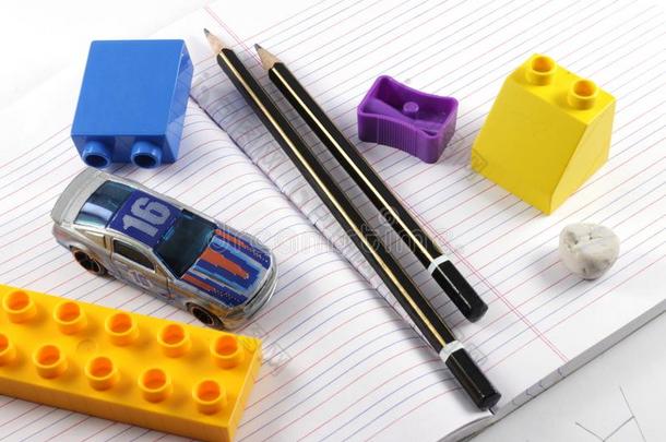 学校文具-铅笔,卷笔刀,橡皮擦,书,玩具