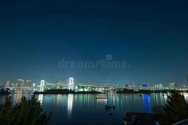 彩虹桥采用奥达巴东京,黑色亮漆