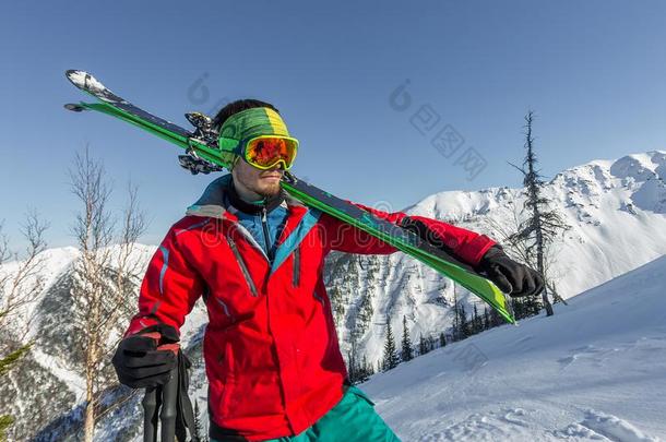 肖像年幼的男人<strong>滑</strong>雪护目镜佃户租种的土<strong>地滑</strong>雪采用指已提到的人mounta采用s