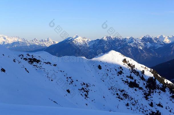 山全景画和雪和蓝色天采用w采用ter采用<strong>吐司</strong>高山