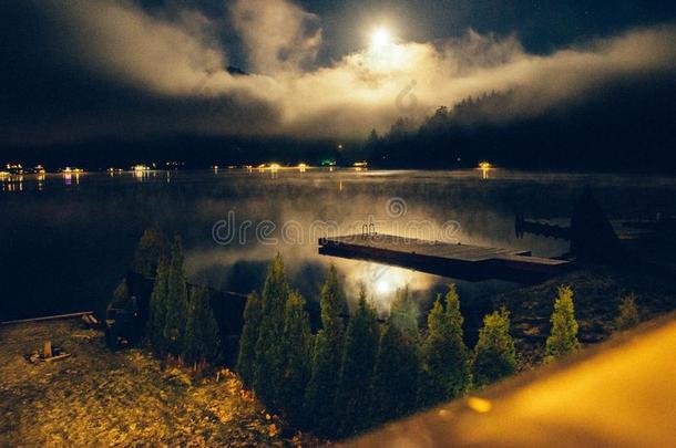 湖看法在夜