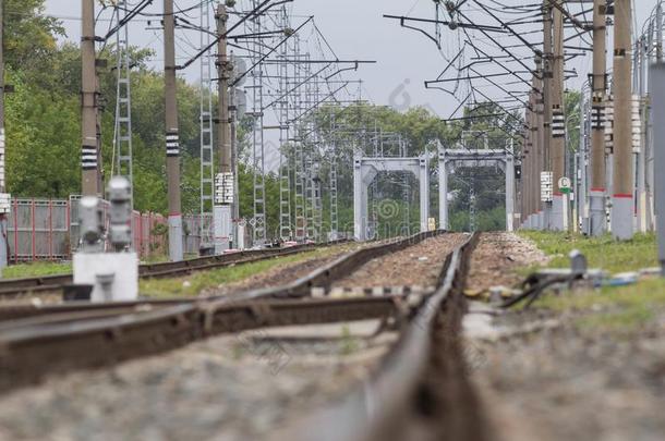 铁路小路和桥-基础设施为火车,电传照相